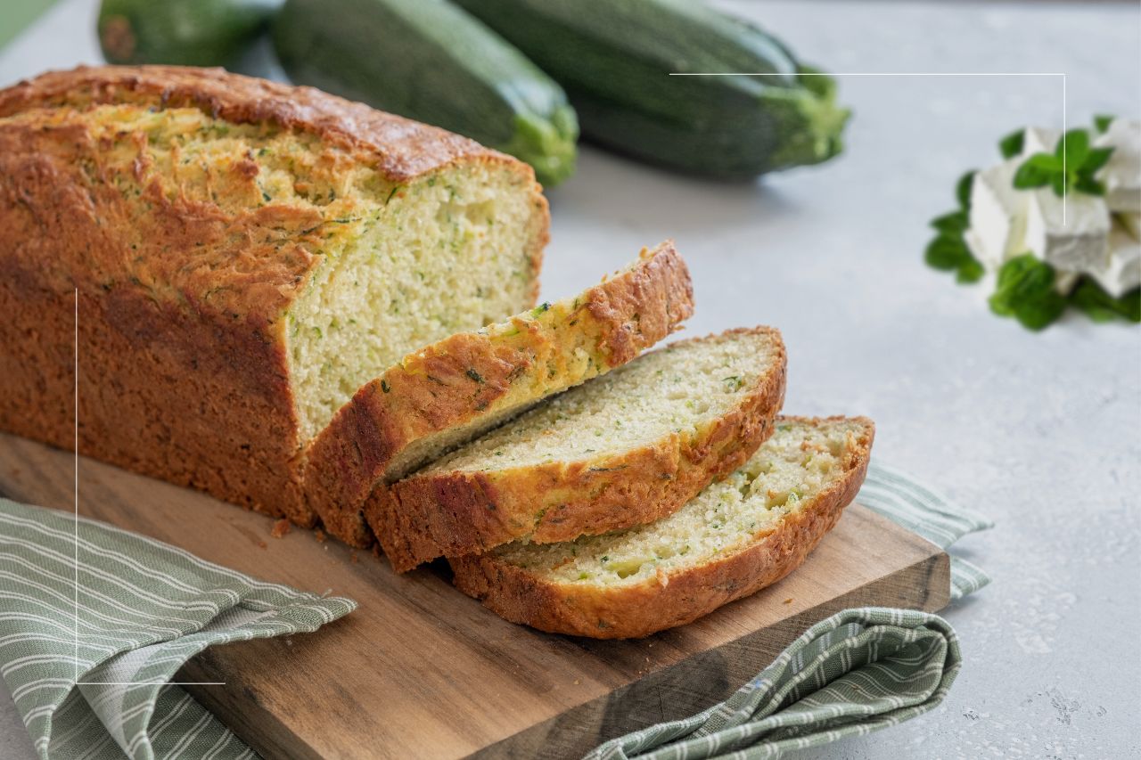 Cake Verde, courgette, féta, basilic à la farine de lupin