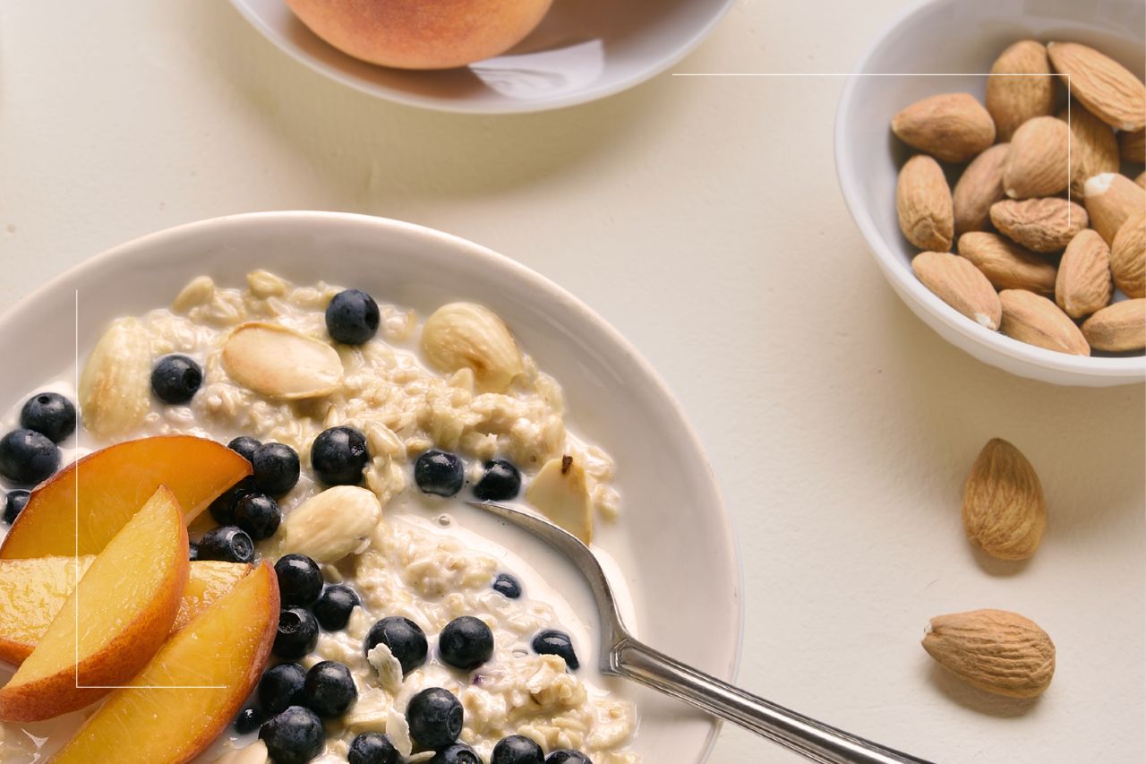 Porridge au reishi, nectarine, cassis et amandes