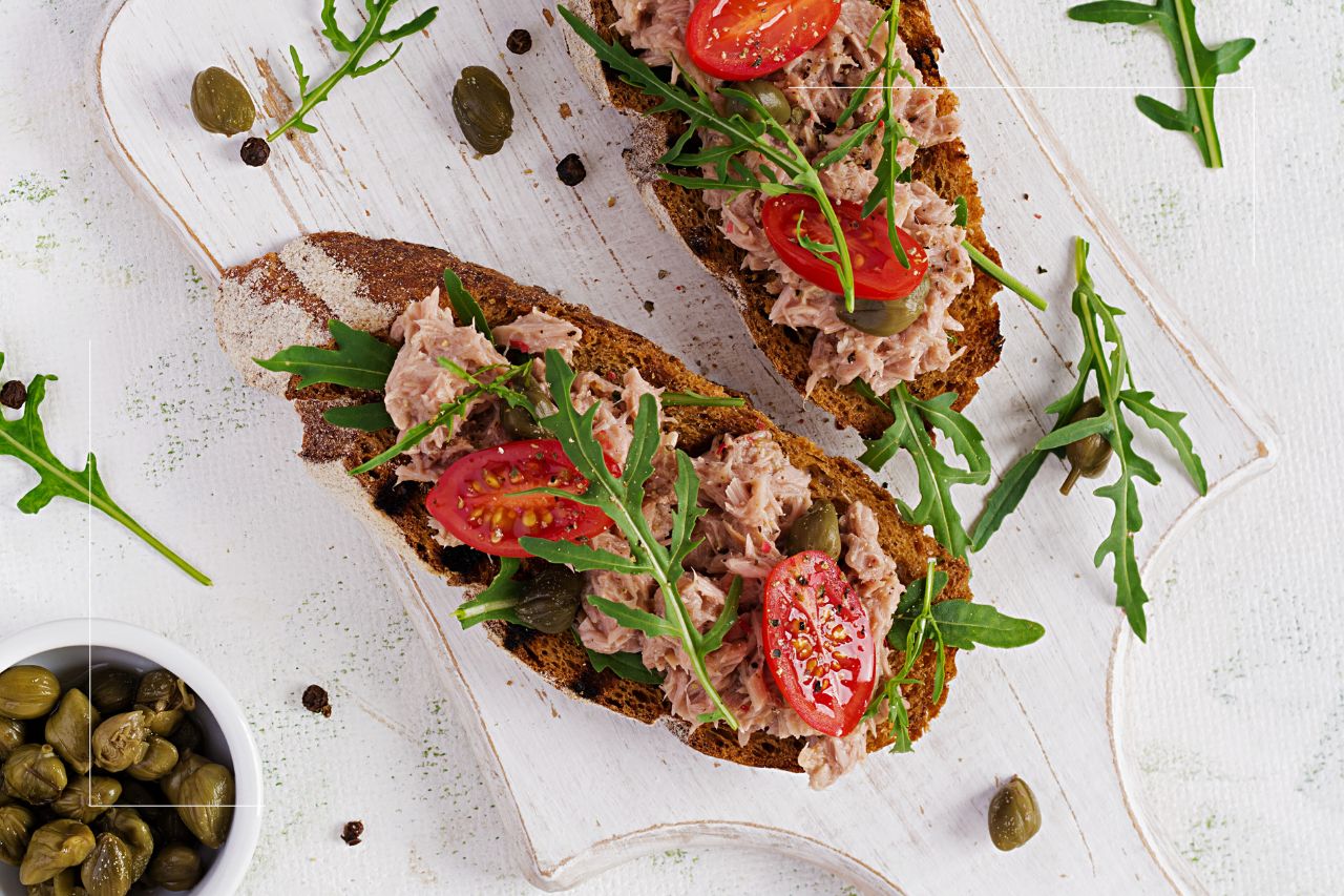 Tartines thon, roquette, tomates, câpres microbiote friendly